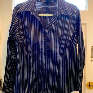 Career long sleeve blouse - great to wear to work or meetings.